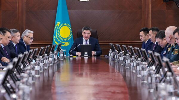 Олжас Бектенов обсудил ситуацию по паводкам в Казахстане на заседании Республиканского штаба  - Sputnik Казахстан