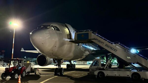 В аэропорту города Шымкент впервые приземлился грузовой самолет из Парижа - Sputnik Казахстан