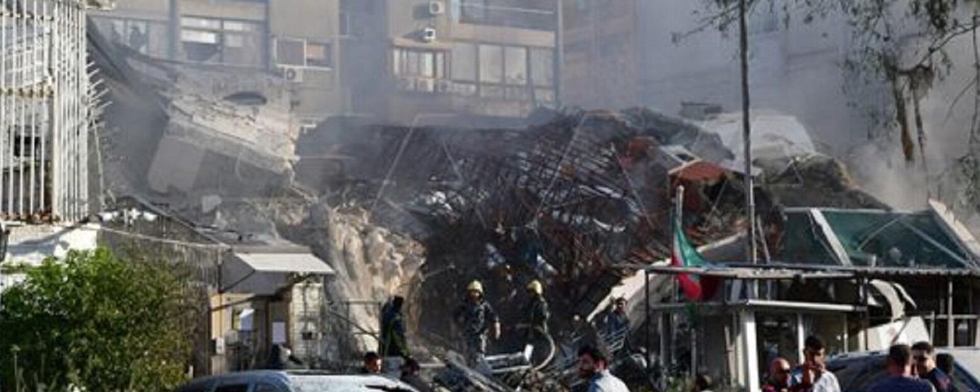 Обрушение здания иранского консульства в районе Меззе в Дамаске - Sputnik Казахстан, 1920, 01.04.2024