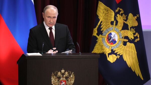 Президент Владимир Путин принял участие в ежегодном расширенном заседании коллегии МВД - Sputnik Казахстан
