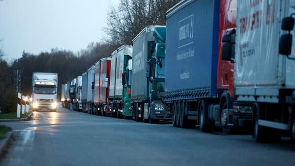 Очередь грузовых машин на границе  - Sputnik Казахстан