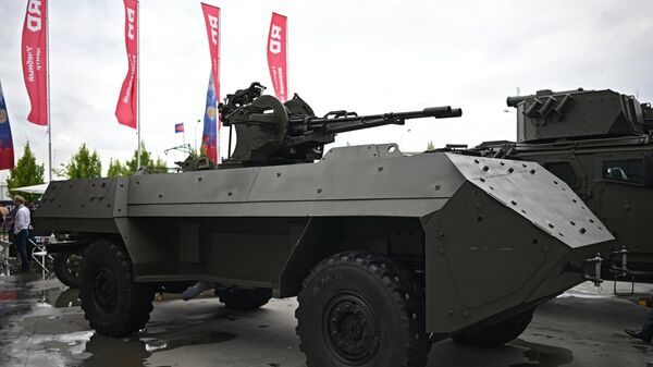 Беспилотный бронеавтомобиль Зубило на Международном военно-техническом форуме АРМИЯ-2023  - Sputnik Казахстан