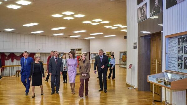 Министр культуры России Ольга Любимова посетила русский драмтеатр в Алматы - Sputnik Казахстан