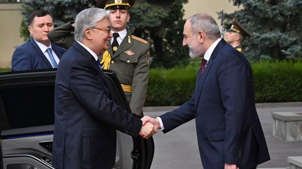 Токаев провел переговоры с премьер-министром Армении Николом Пашиняном - Sputnik Казахстан