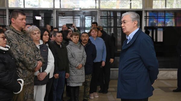 Президент встретился с эвакуированными жителями СКО - Sputnik Казахстан