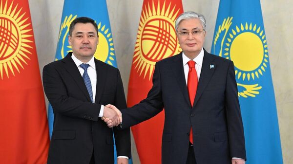 Касым-Жомарт Токаев и Садыр Жапаров провели переговоры в узком составе
 - Sputnik Казахстан