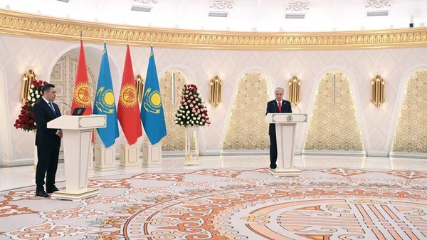 Глава государства наградил Президента Кыргызстана Садыра Жапарова орденом Достық I степени
 - Sputnik Казахстан