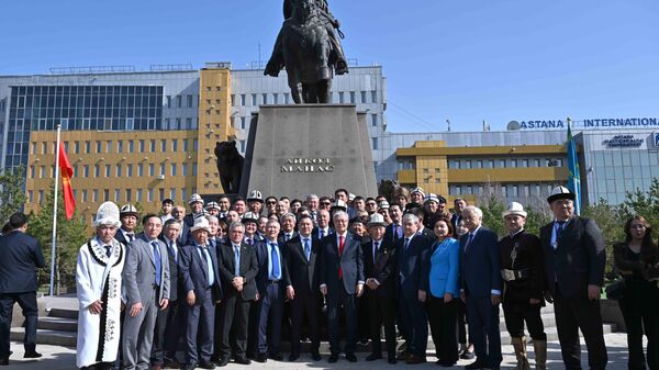 Президенты Казахстана и Кыргызстана торжественно открыли памятник Айкол Манасу в Астане - Sputnik Казахстан