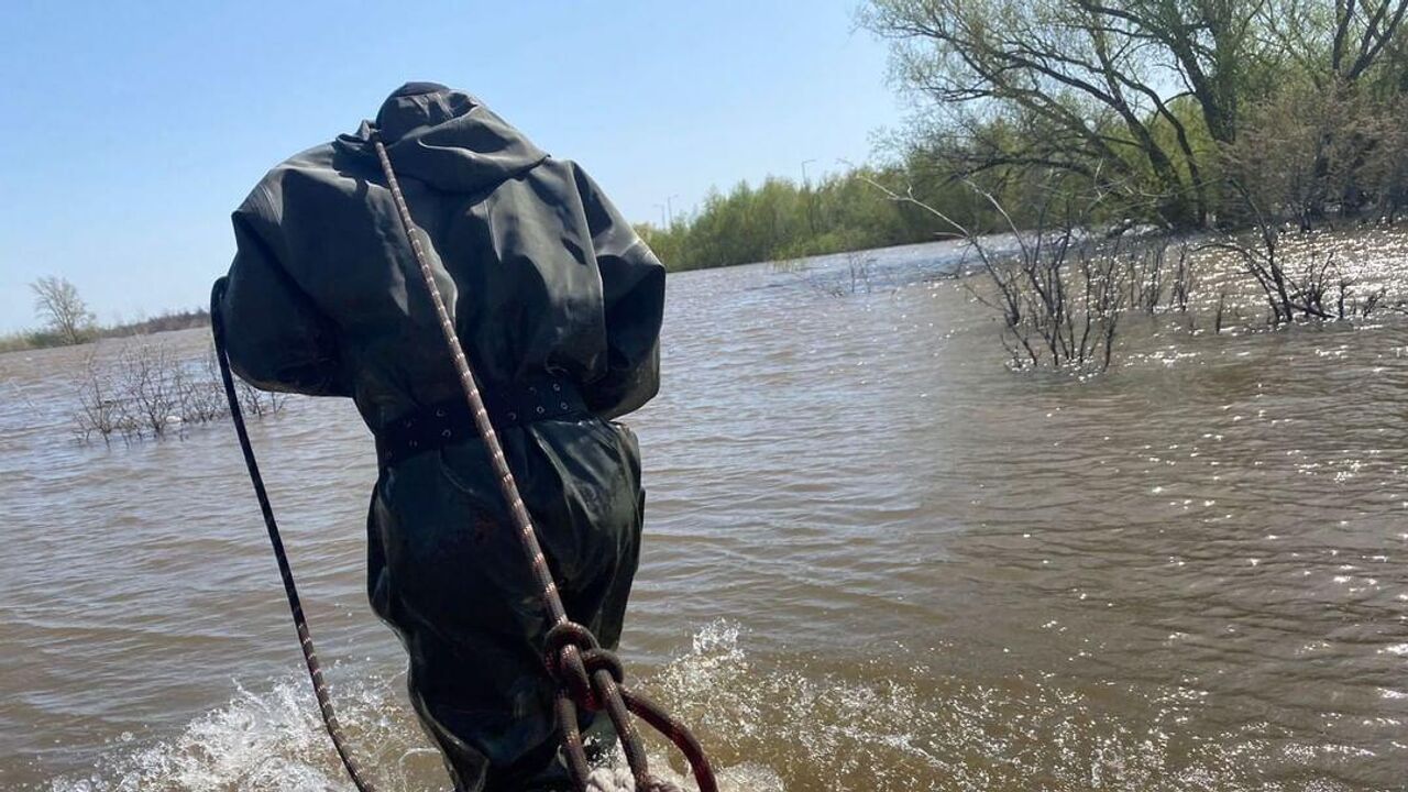 Достигли опасного рубежа: силы из 14 регионов стянули в Западный Казахстан  - 20.04.2024, Sputnik Казахстан