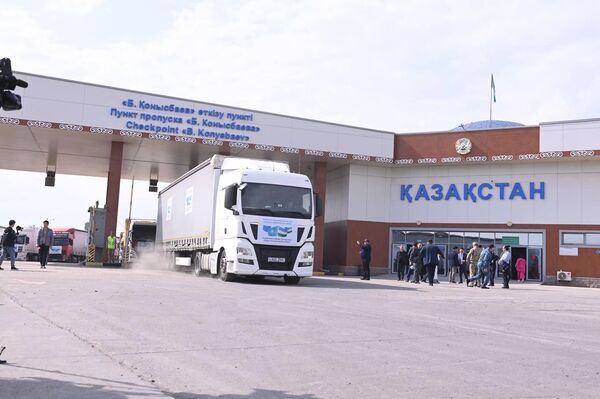 Узбекистан направил в Казахстан гуманитарную помощь - Sputnik Казахстан