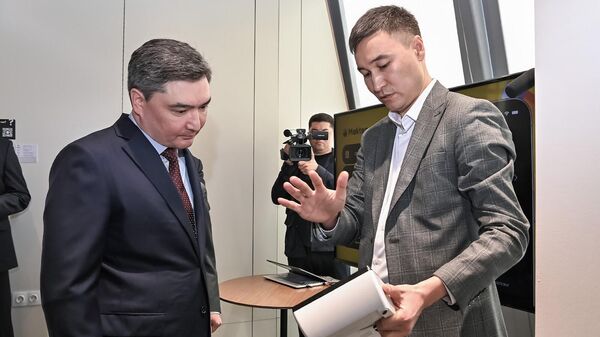 Олжасу Бектенову представили стартап Alaqan - Sputnik Казахстан