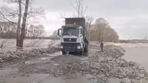 Восстановление участка проезжей части автодороги Жезказган - Петропавловск на 872 километре  - Sputnik Казахстан