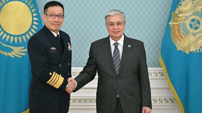  Глава государства принял министра обороны КНР Дун Цзюня