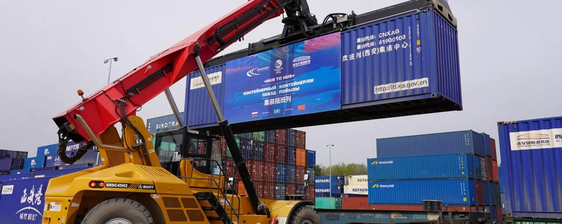 Транспортно-логистический хаб создают Казахстан, Россия и Китай Транспортно-логистический хаб создают Казахстан, Россия и Китай - Sputnik Казахстан, 1920, 25.06.2024