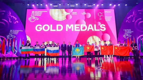 Казахстанские школьники привезут домой девять медалей Менделеевской олимпиады по химии  - Sputnik Казахстан