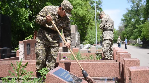 Памятники героям Великой Отечественной войны в Алматы - Sputnik Казахстан