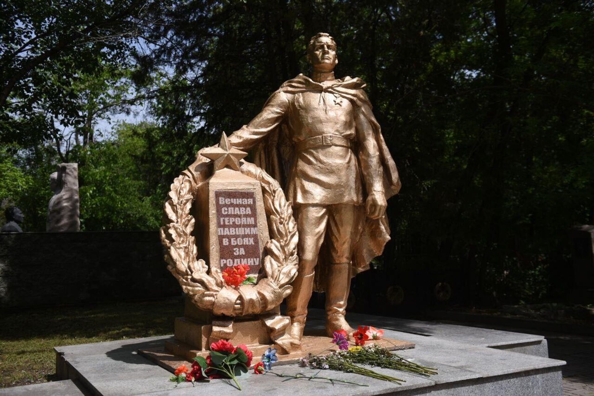 Памятники героям Великой Отечественной войны в Алматы - Sputnik Казахстан, 1920, 02.05.2024