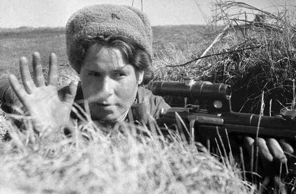 Девушка снайпер, которая в первой же засаде уничтожила пятерых гитлеровцев.  - Sputnik Казахстан