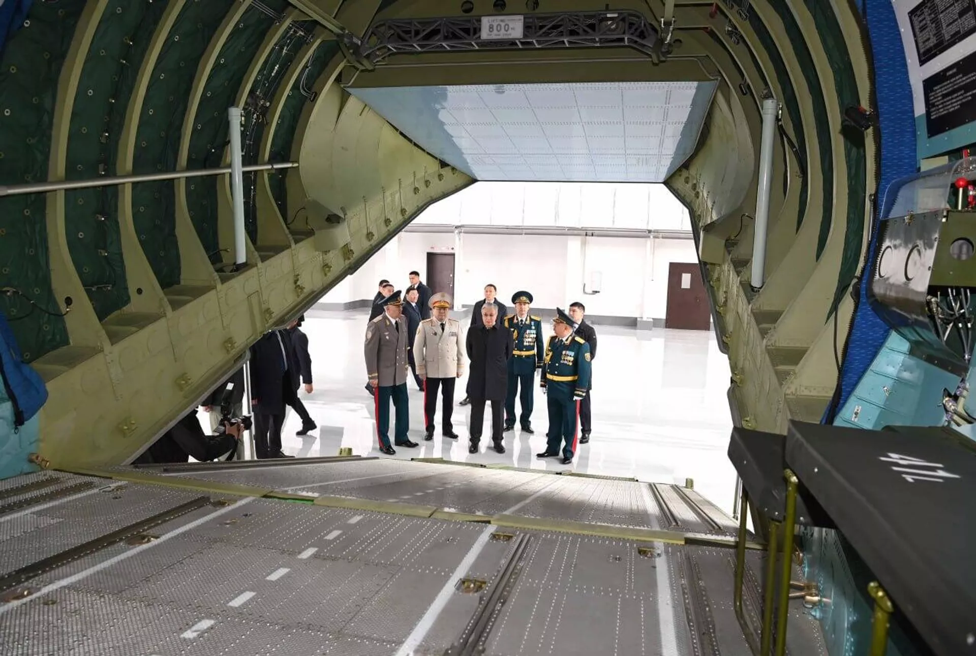 Касым-Жомарту Токаеву показали новую авиабазу под Астаной - Sputnik Казахстан, 1920, 03.05.2024