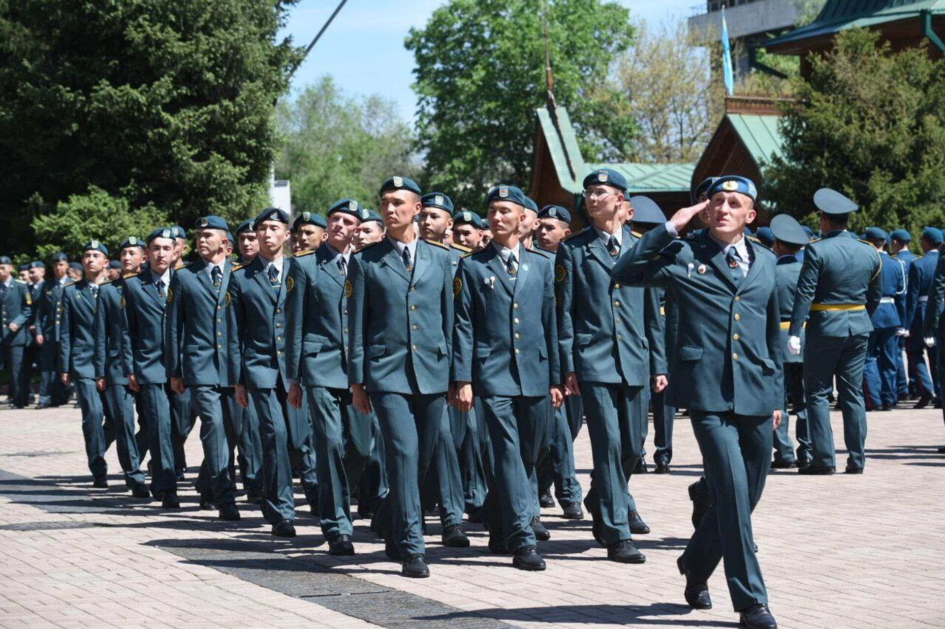 В Алматы в День защитника Отечества военные почтили память героев Великой Отечественной войны - Sputnik Казахстан, 1920, 07.05.2024