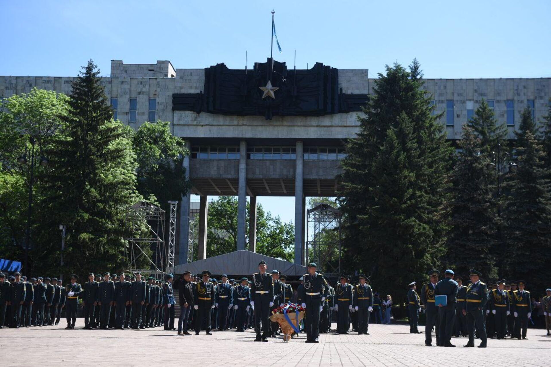 В Алматы в День защитника Отечества военные почтили память героев Великой Отечественной войны - Sputnik Казахстан, 1920, 07.05.2024