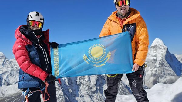 Члены команды Kazakh Everest Team на Эвересте - Sputnik Қазақстан
