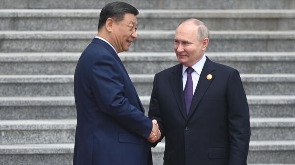 Си Цзиньпин и Владимир Путин в Пекине, архивное фото - Sputnik Казахстан