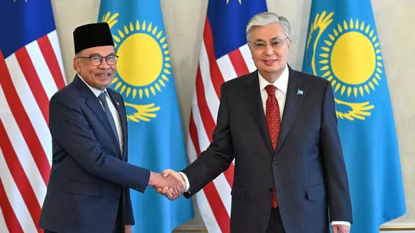 Президент Касым-Жомарт Токаев и премьер-министр Малайзии Анвар Ибрагим
 - Sputnik Казахстан