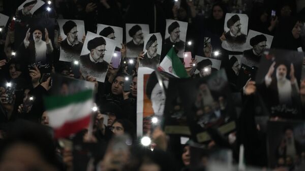 Иранцы прощаются с Ибрахимом Раиси в Тегеране - Sputnik Казахстан