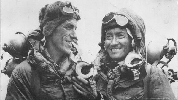 Первые альпинисты, которые взошли на Эверест  - Sputnik Казахстан