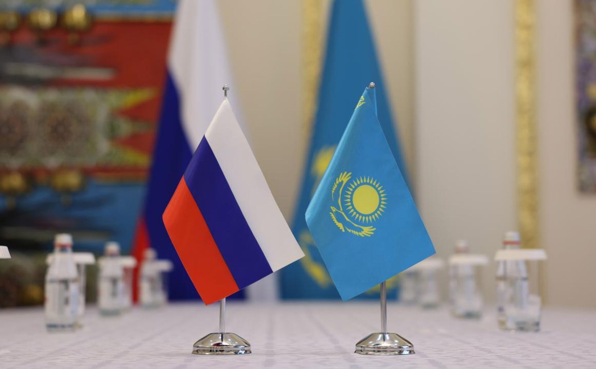 Флаги Казахстана и России - Sputnik Казахстан, 1920, 30.05.2024