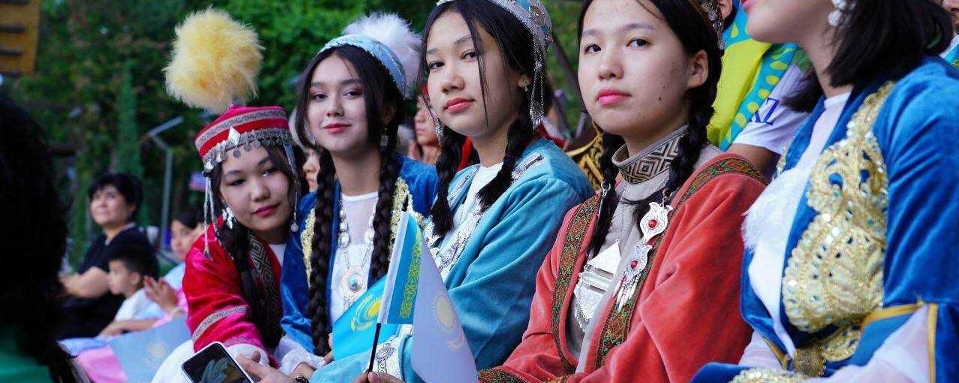 X Международный культурно-образовательный форум Дети Содружества пройдет с 25 июня по 4 июля 2024 года в Чолпон-Ате (Кыргызстан), на берегу озера Иссык-Куль - Sputnik Казахстан, 1920, 03.06.2024