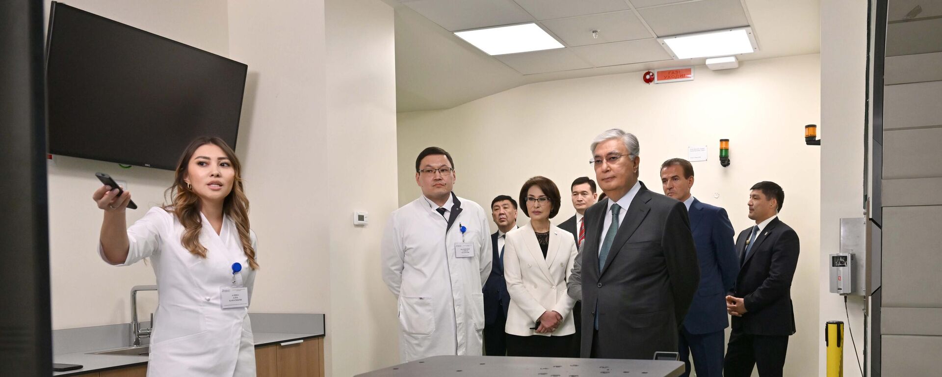 Тоқаев Ұлттық ғылыми онкология орталығының жаңа корпусын аралап көрді Тоқаев Ұлттық ғылыми онкология орталығының жаңа корпусын аралап көрді - Sputnik Қазақстан, 1920, 05.06.2024