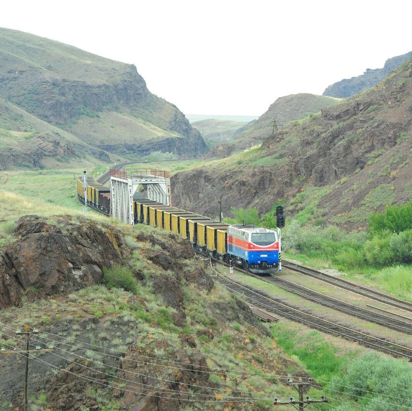 Ыстық француз әйелі өзін порнографияда заңгерге береді