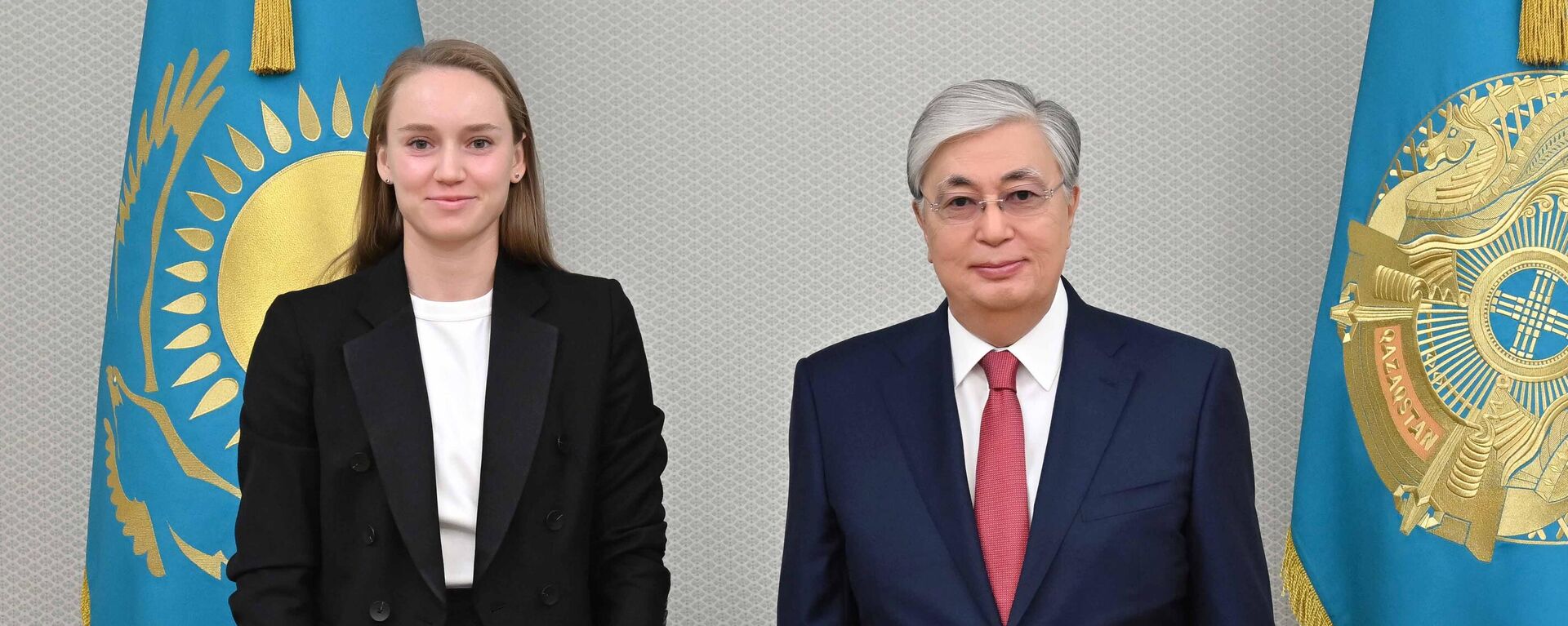 Елена Рыбакина и Касым-Жомарт Токаев, архивное фото Елена Рыбакина и Касым-Жомарт Токаев, архивное фото - Sputnik Казахстан, 1920, 31.01.2026