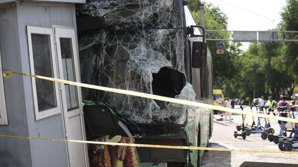 Автобус врезался в магазин рядом с ТРЦ MEGA Park на пересечении улиц Макатаева и Сейфуллина - Sputnik Қазақстан
