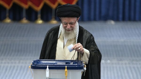 Аятолла Сейед Али Хаменеи проголосовал на президентских выборах в Иране - Sputnik Казахстан