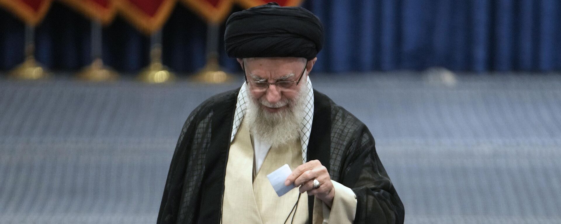 Аятолла Сейед Али Хаменеи проголосовал на президентских выборах в Иране - Sputnik Казахстан, 1920, 28.06.2024