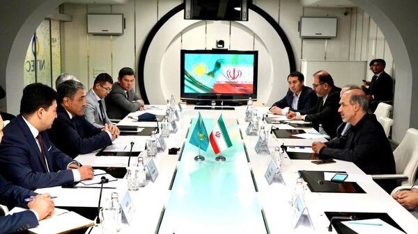 Нуржан Нуржигитов встретился с послом Ирана в Казахстане Али Акбаром Джоукаром - Sputnik Казахстан