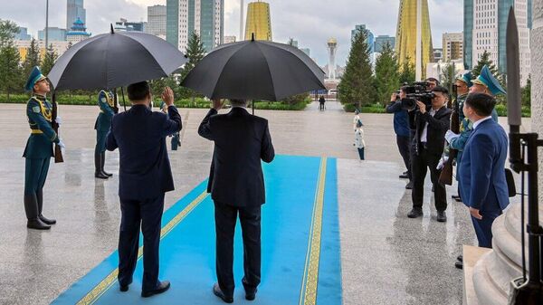 Самолеты, радуга и зонты: как встречали Си Цзиньпина в резиденции президента Казахстана - Акорде - Sputnik Қазақстан