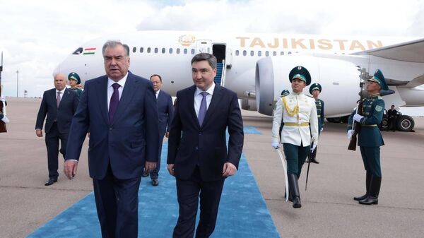 Эмомали Рахмон прибыл в столицу Казахстана на саммит ШОС  - Sputnik Казахстан