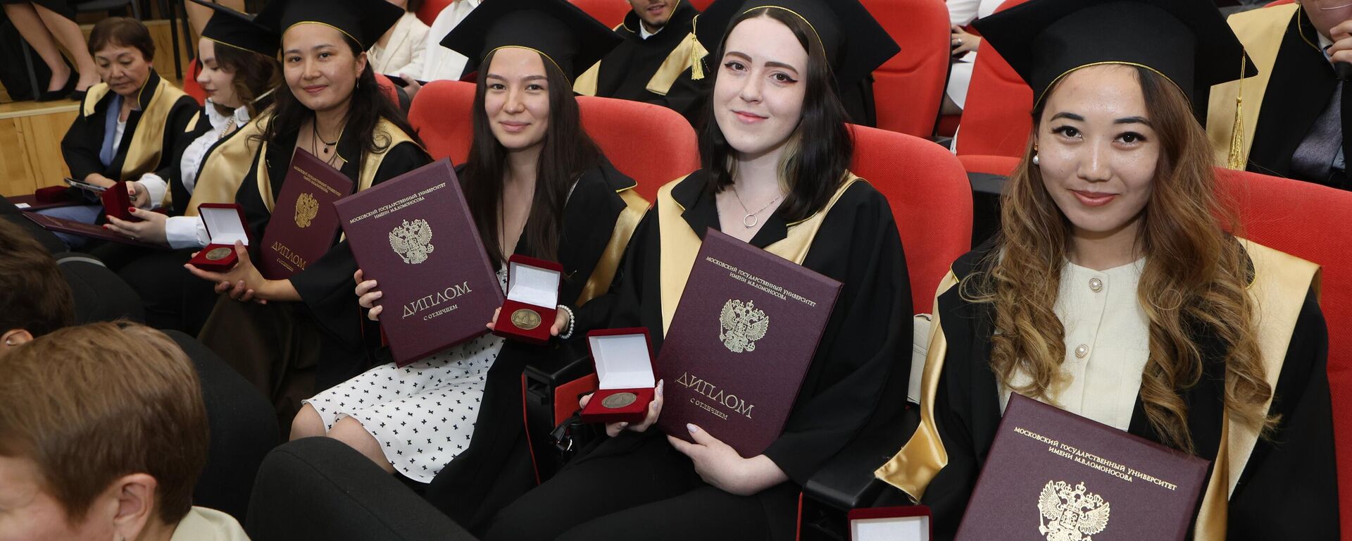 Юбилейный выпуск филиала МГУ в Астане - Sputnik Казахстан, 1920, 26.05.2025