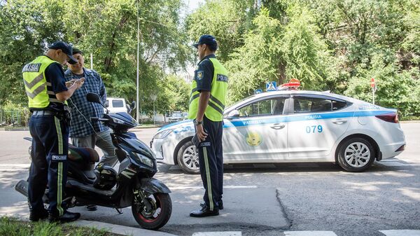 Алматинская полиция очищает городские улицы от мопедистов-беспредельщиков - Sputnik Казахстан