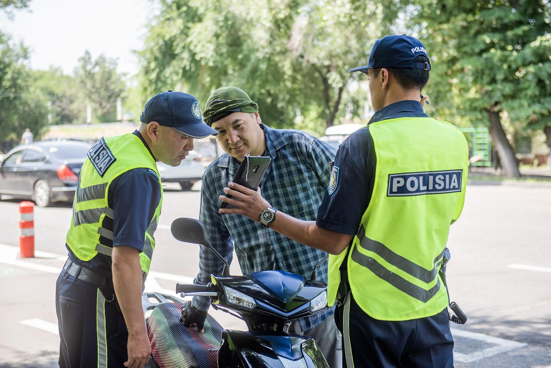 Алматинская полиция очищает городские улицы от мопедистов-беспредельщиков - Sputnik Казахстан, 1920, 17.07.2024