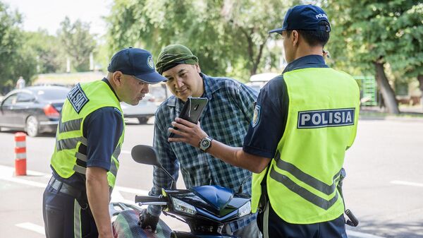 Алматинская полиция очищает городские улицы от мопедистов-беспредельщиков - Sputnik Казахстан