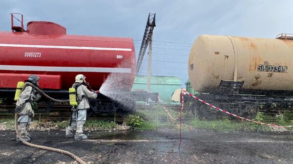 В Алматинской области спасатели учились ликвидировать химические аварии на железной дороге - Sputnik Казахстан