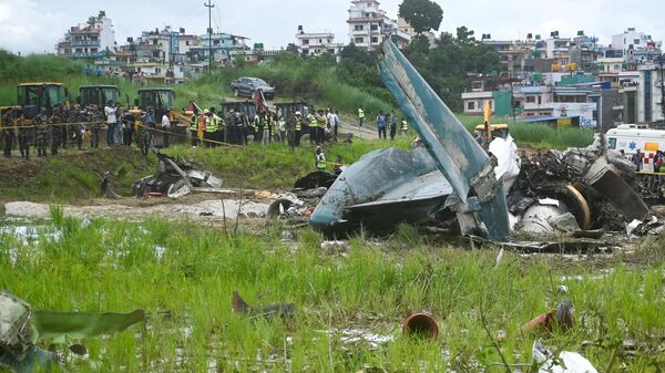 Восемнадцать человек погибли при крушении самолета в столице Непала, пилот выжил – власти - Sputnik Казахстан