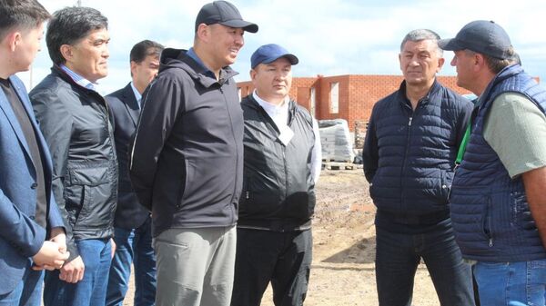Шарлапаев дал поручение своевременно завершить строительство жилья в Акмолинской области - Sputnik Казахстан