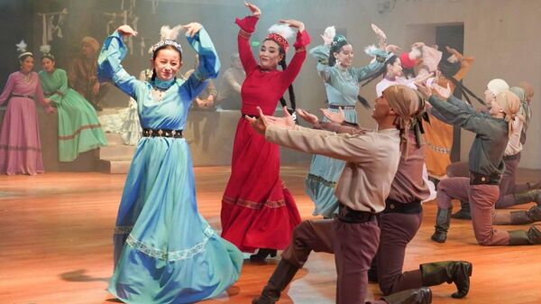 Этнофольклорный мюзикл Кыз Жибек в Москве - Sputnik Казахстан