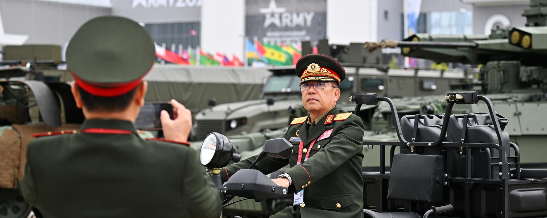 Военные ВС Лаоса на Х Международном военно-техническом форуме Армия-2024 в Конгрессно-выставочном центре Патриот - Sputnik Қазақстан, 1920, 14.08.2024